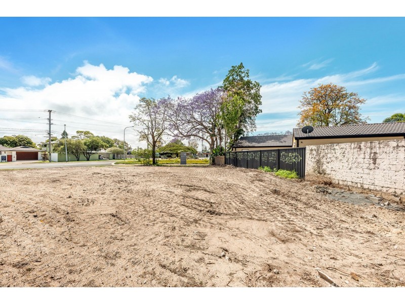 70 T E Peters Drive, Broadbeach Waters QLD 4218