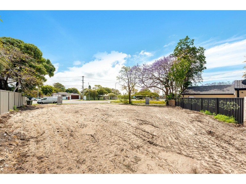 70 T E Peters Drive, Broadbeach Waters QLD 4218