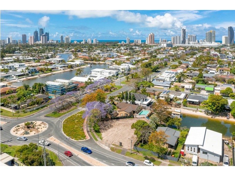70 T E Peters Drive, Broadbeach Waters QLD 4218