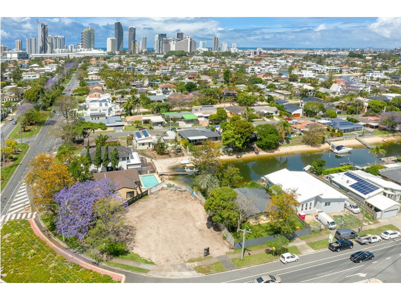 70 T E Peters Drive, Broadbeach Waters QLD 4218