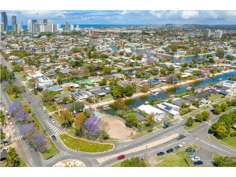 70 T E Peters Drive, Broadbeach Waters QLD 4218