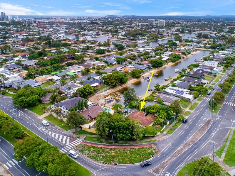 70 T E Peters Drive, Broadbeach Waters QLD 4218