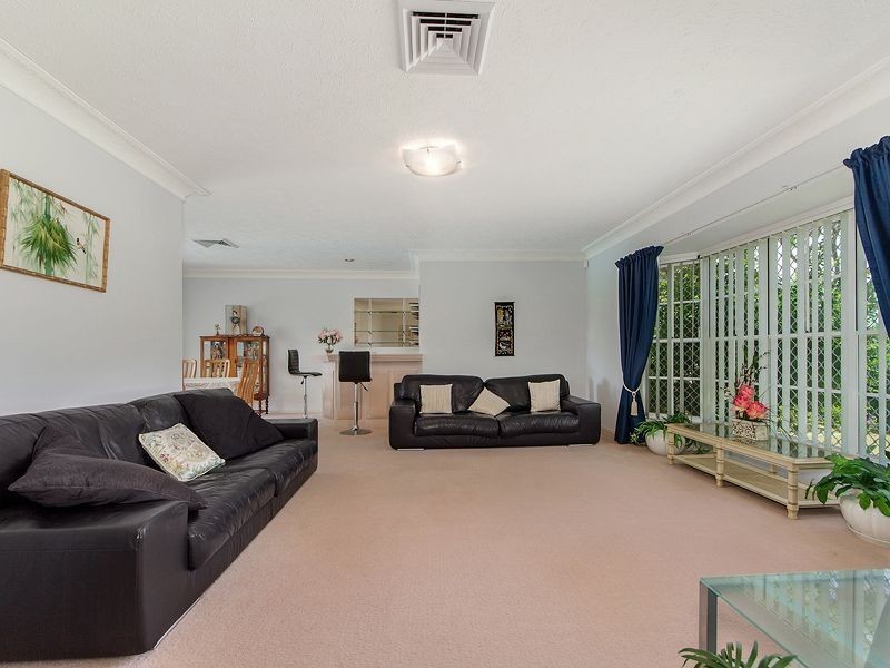 33 Wardoo Street, Southport QLD 4215