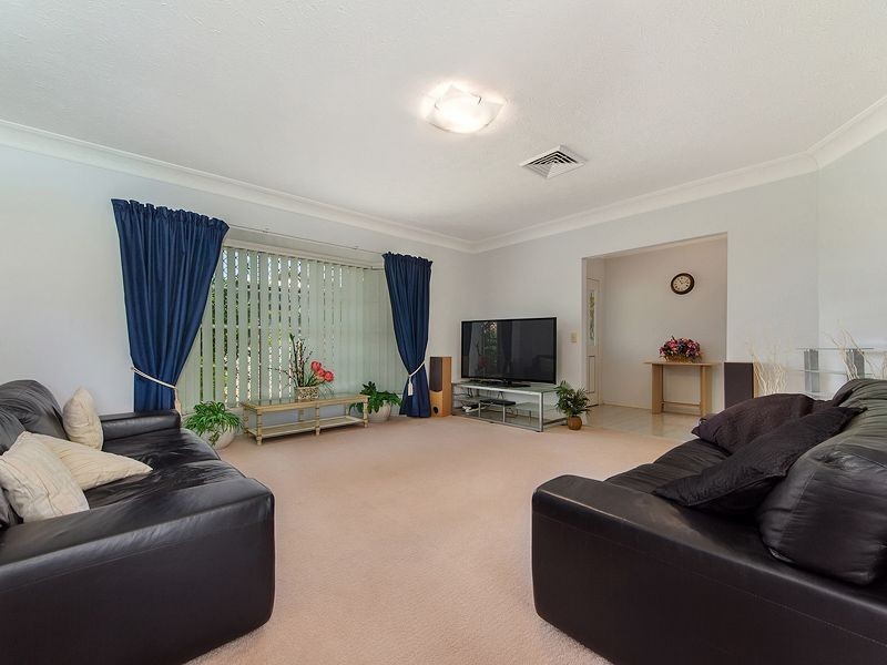 33 Wardoo Street, Southport QLD 4215