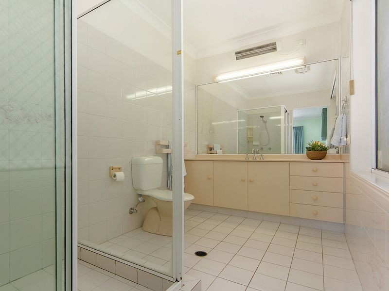 33 Wardoo Street, Southport QLD 4215