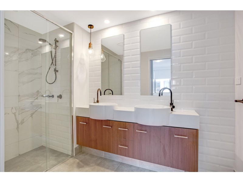 2414/397 Christine Avenue, Varsity Lakes QLD 4227