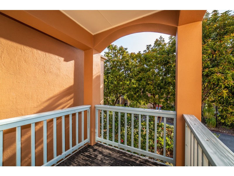 22/1 Warbler Parade, Varsity Lakes QLD 4227