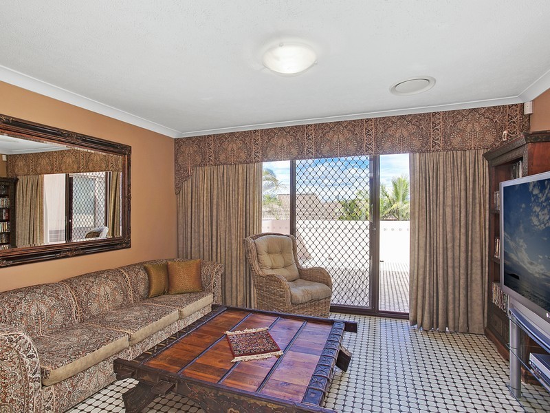 5 Kevin Court, Miami QLD 4220