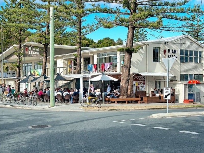 5 Kevin Court, Miami QLD 4220