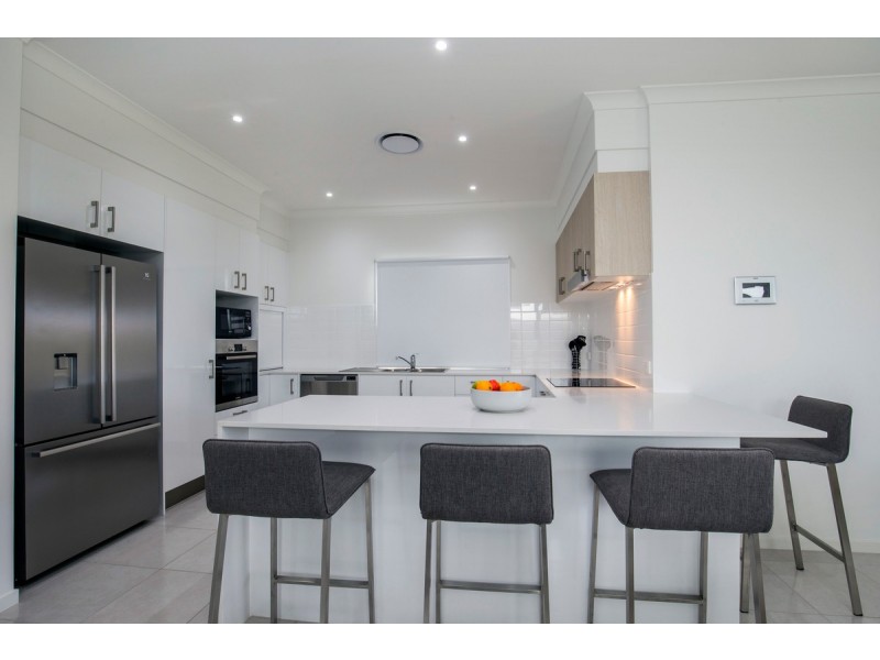 166/1 The Inlet Drive, Carrara QLD 4211