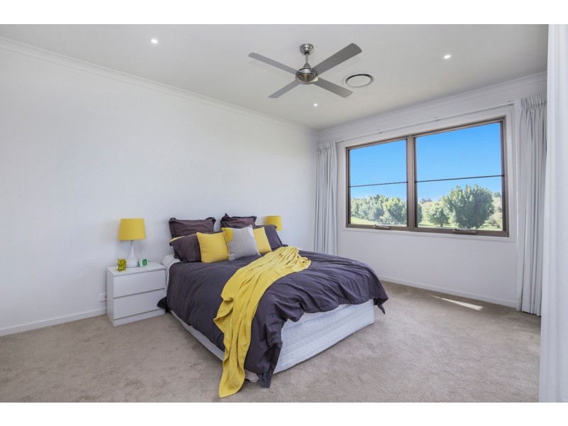 166/1 The Inlet Drive, Carrara QLD 4211