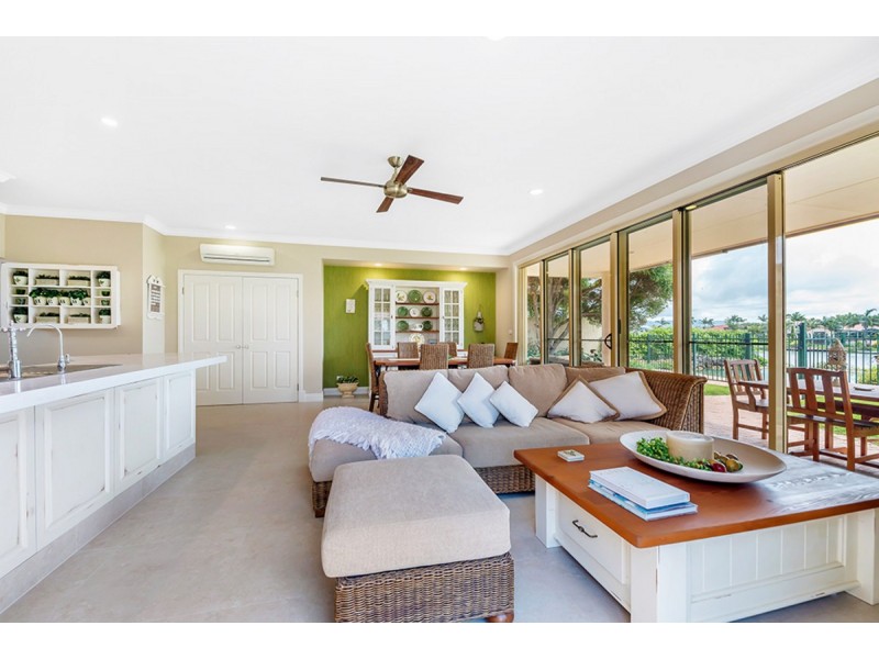 1 Andros Court, Clear Island Waters QLD 4226