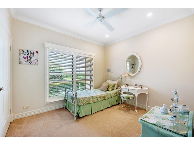1 Andros Court, Clear Island Waters QLD 4226