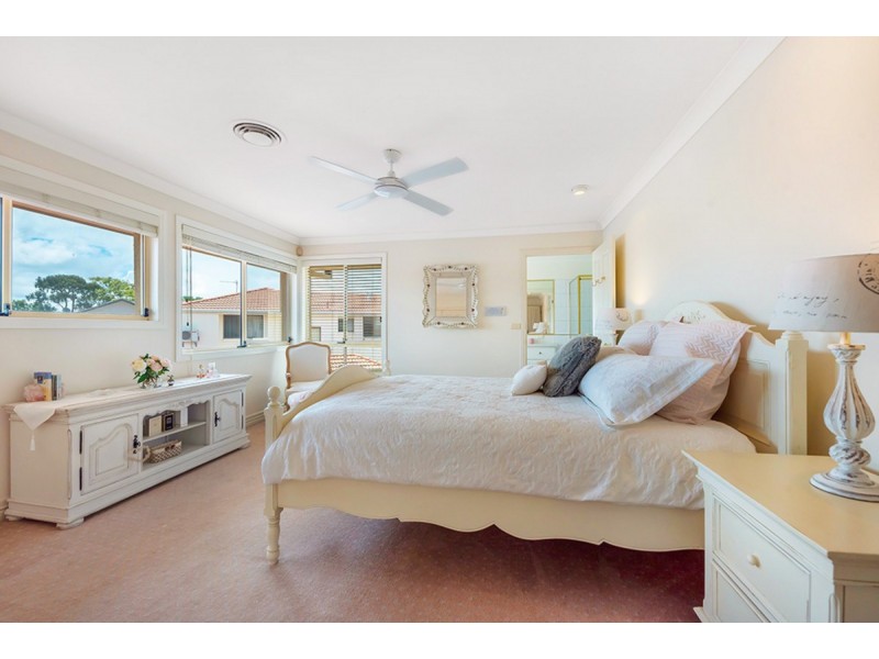 1 Andros Court, Clear Island Waters QLD 4226