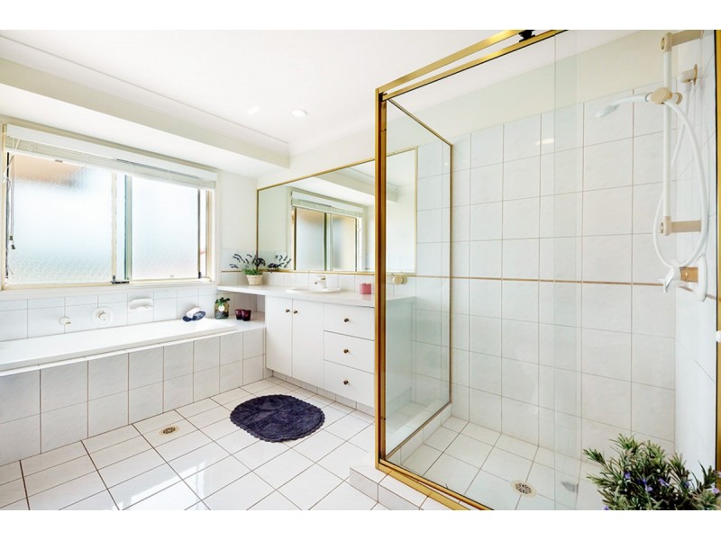 1 Andros Court, Clear Island Waters QLD 4226