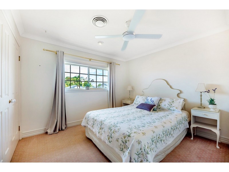1 Andros Court, Clear Island Waters QLD 4226