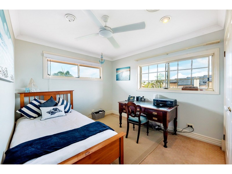 1 Andros Court, Clear Island Waters QLD 4226