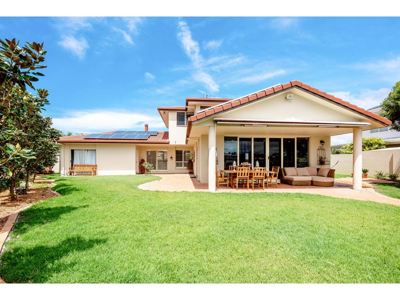 1 Andros Court, Clear Island Waters QLD 4226