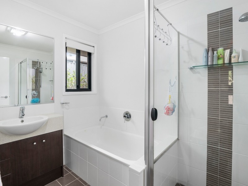 70 Observatory Drive, Reedy Creek QLD 4227