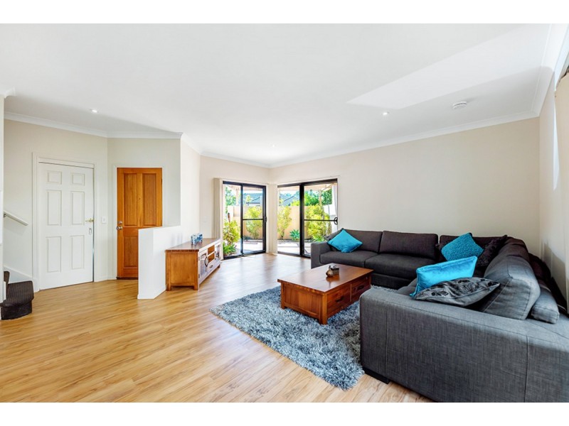 4/9 Magenta Drive, Varsity Lakes QLD 4227