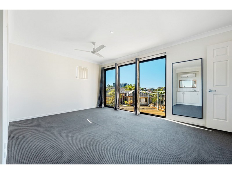 4/9 Magenta Drive, Varsity Lakes QLD 4227