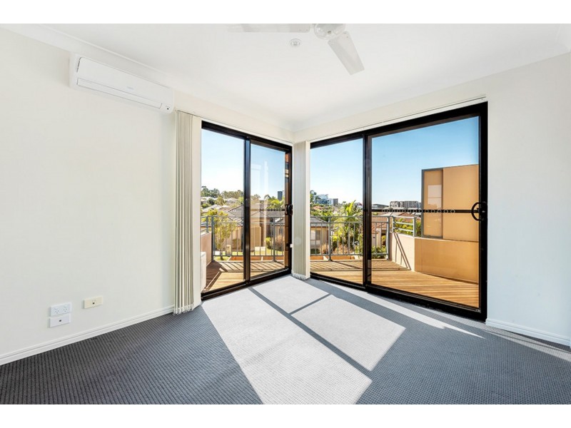 4/9 Magenta Drive, Varsity Lakes QLD 4227