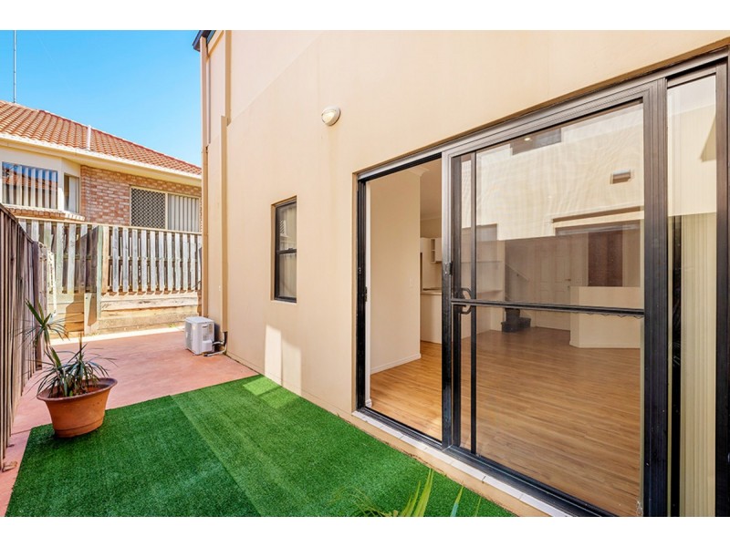 4/9 Magenta Drive, Varsity Lakes QLD 4227