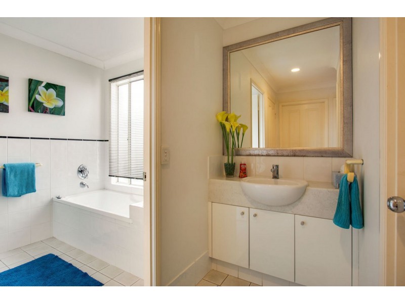 9 Elfin Street, Robina QLD 4226