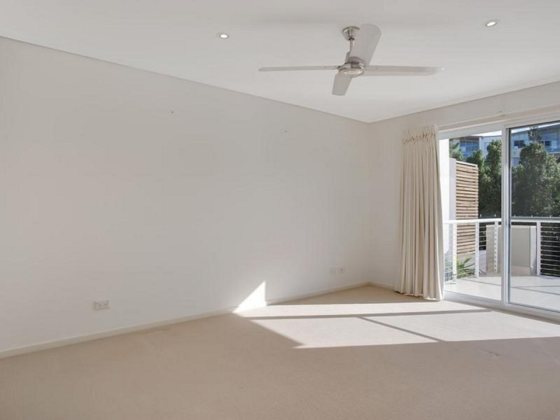 39 Riverwalk Avenue, Robina QLD 4226
