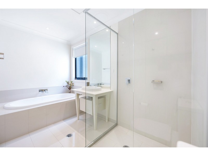 20 Peninsula Drive, Robina QLD 4226