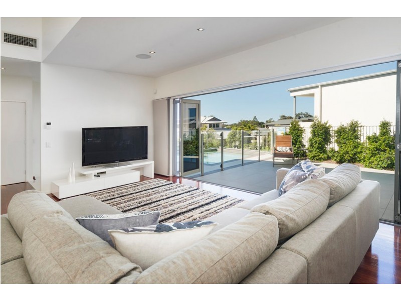 12 Corvus Way, Robina QLD 4226