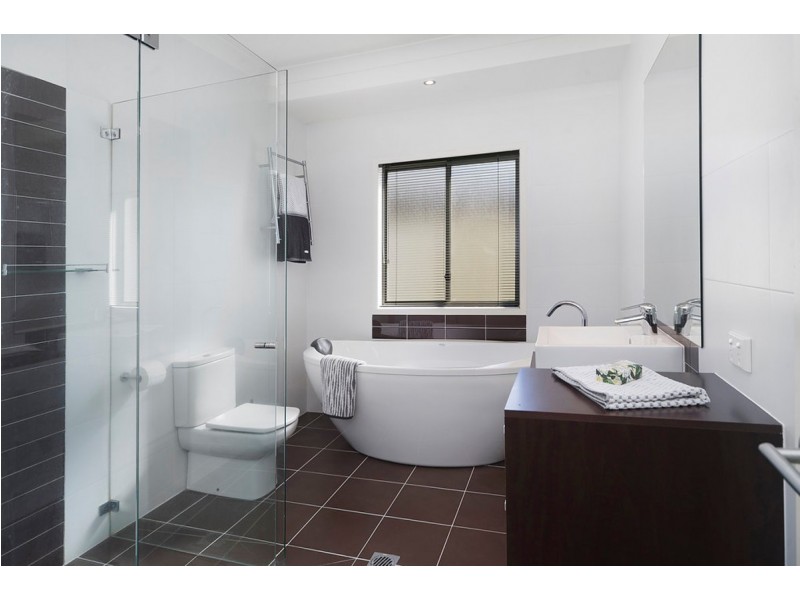 12 Corvus Way, Robina QLD 4226