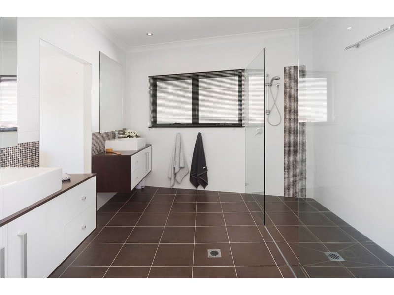 12 Corvus Way, Robina QLD 4226