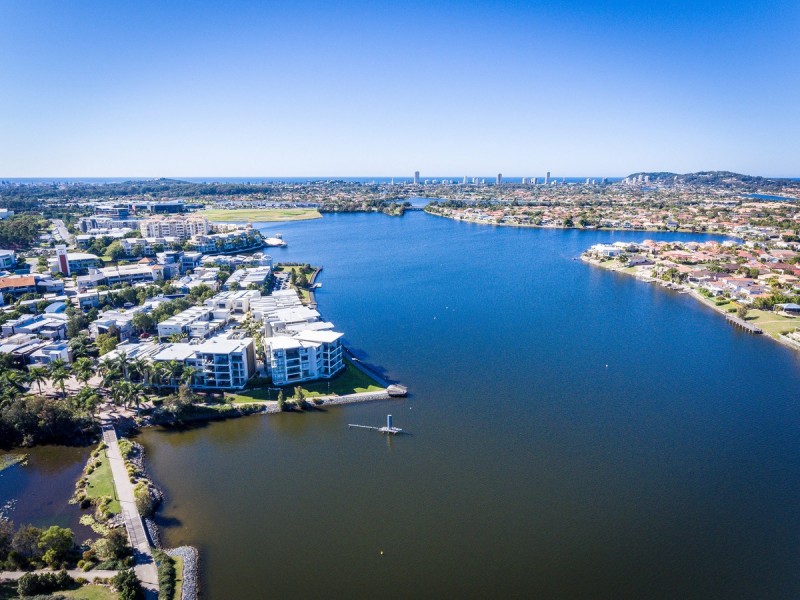 10/1 Lakefront Crescent, Varsity Lakes QLD 4227