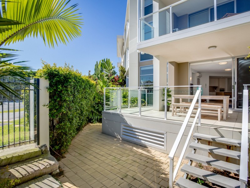 10/1 Lakefront Crescent, Varsity Lakes QLD 4227