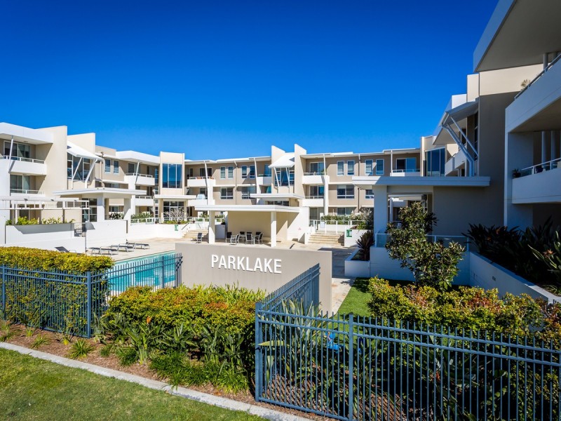 10/1 Lakefront Crescent, Varsity Lakes QLD 4227