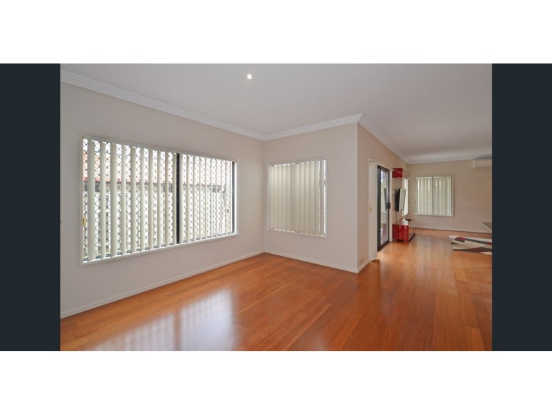 13 St Paul Crescent, Varsity Lakes QLD 4227