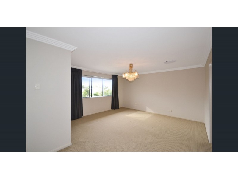 13 St Paul Crescent, Varsity Lakes QLD 4227