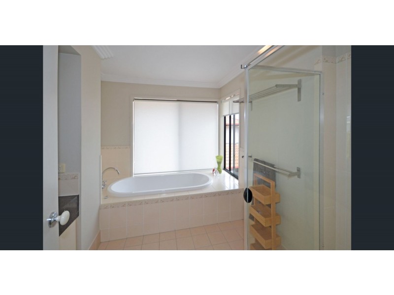 13 St Paul Crescent, Varsity Lakes QLD 4227