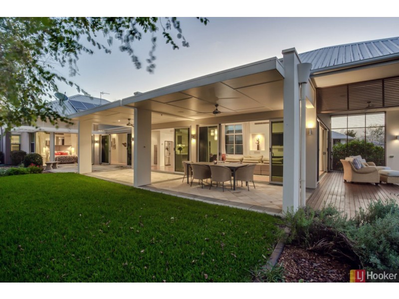 738 Peninsula Drive, Robina QLD 4226