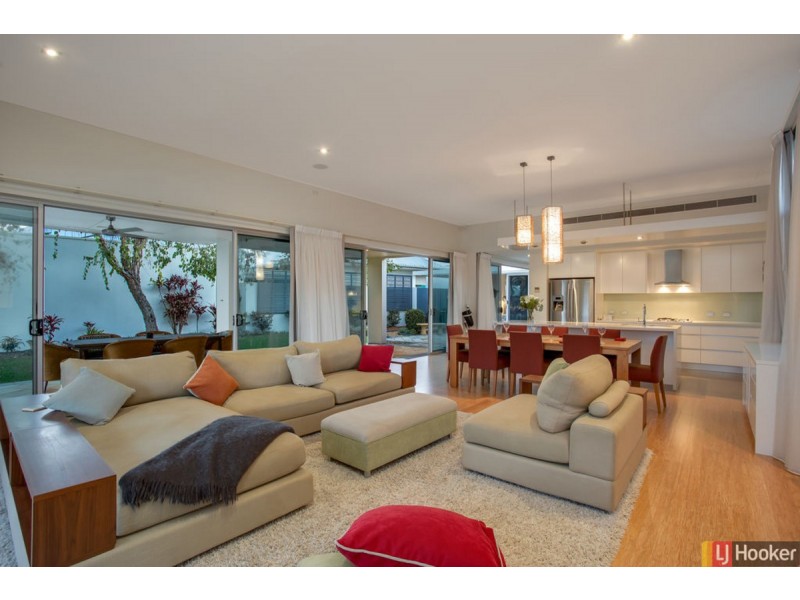 738 Peninsula Drive, Robina QLD 4226