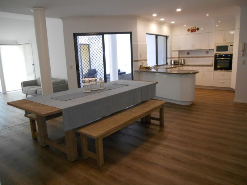 142/125 Santa Cruz Boulevard, Clear Island Waters QLD 4226