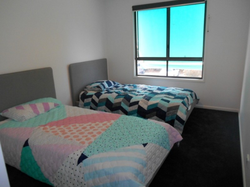 142/125 Santa Cruz Boulevard, Clear Island Waters QLD 4226