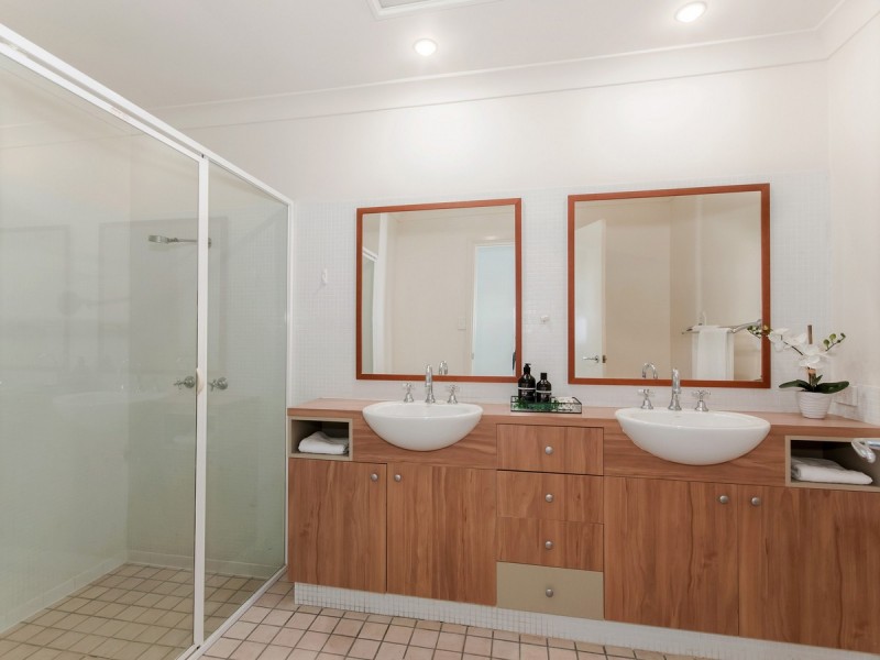 50 Peach Drive, Robina QLD 4226