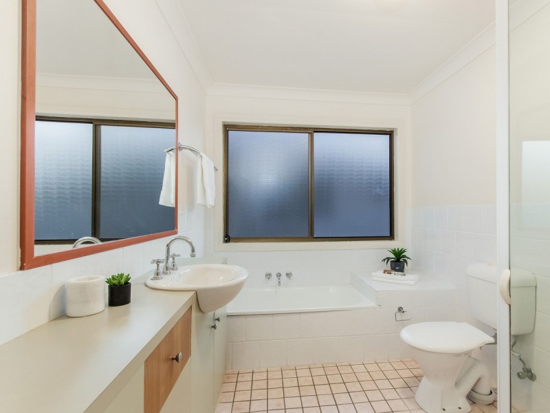 50 Peach Drive, Robina QLD 4226