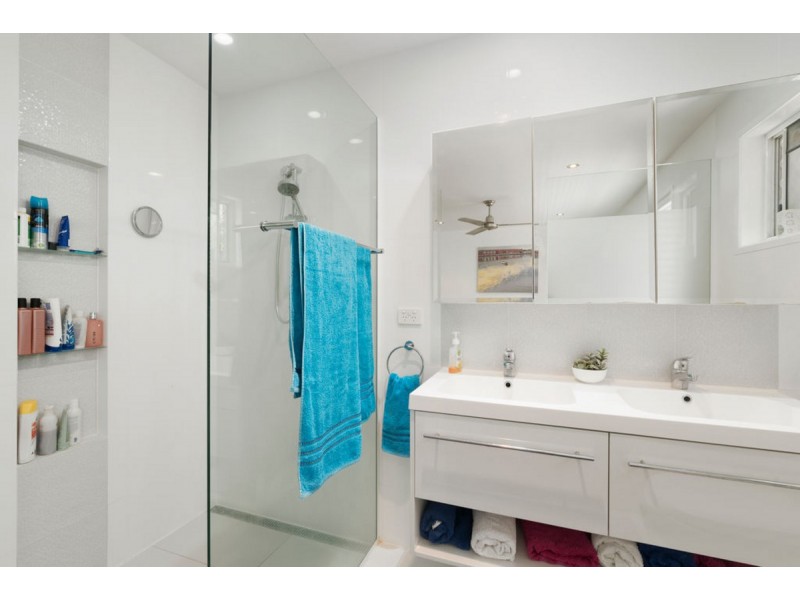 11 Largo Place, Varsity Lakes QLD 4227