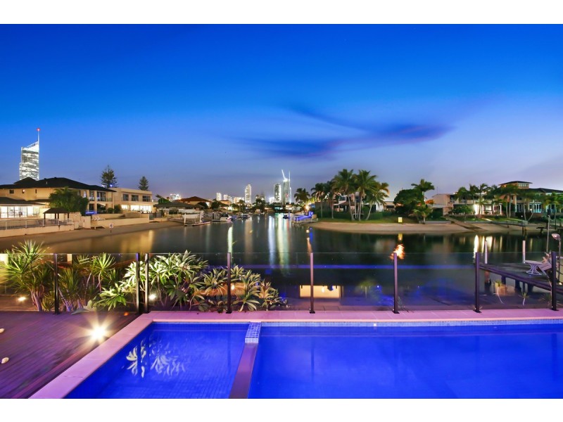 6 Etna Street, Isle Of Capri QLD 4217