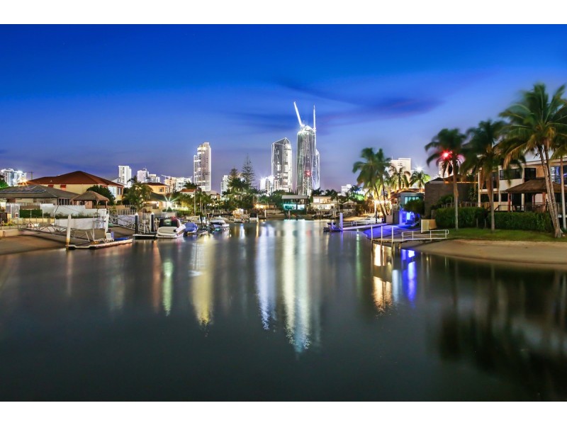 6 Etna Street, Isle Of Capri QLD 4217