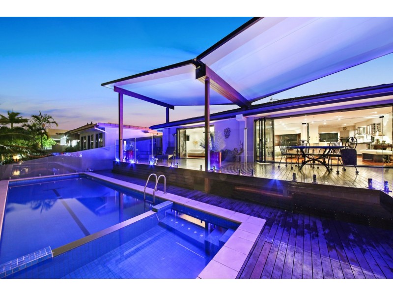 6 Etna Street, Isle Of Capri QLD 4217