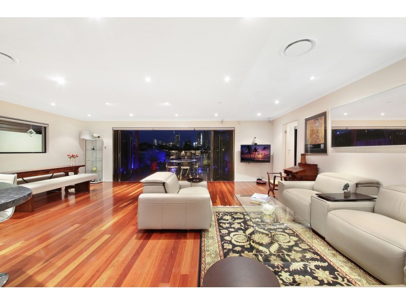 6 Etna Street, Isle Of Capri QLD 4217